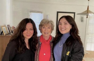 李香凝个人资料简介 李香凝致力于宣传父亲李小龙形象