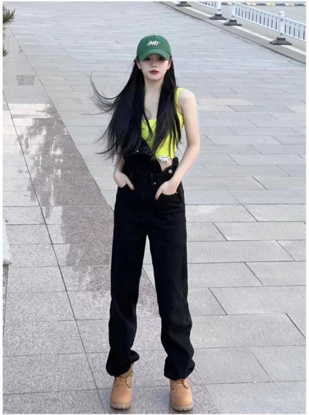 牛仔背带裤配什么上衣好看