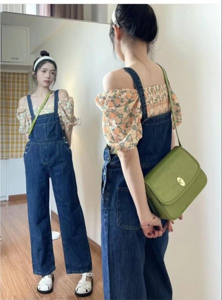 牛仔背带裤配什么上衣好看