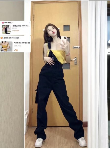 牛仔背带裤配什么上衣好看