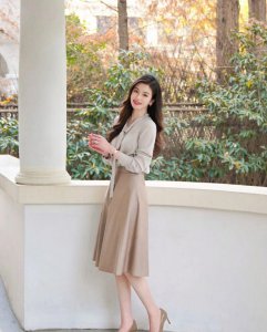 驼色显白还是显黑呢 温柔大气的驼色西装穿搭颜色推荐