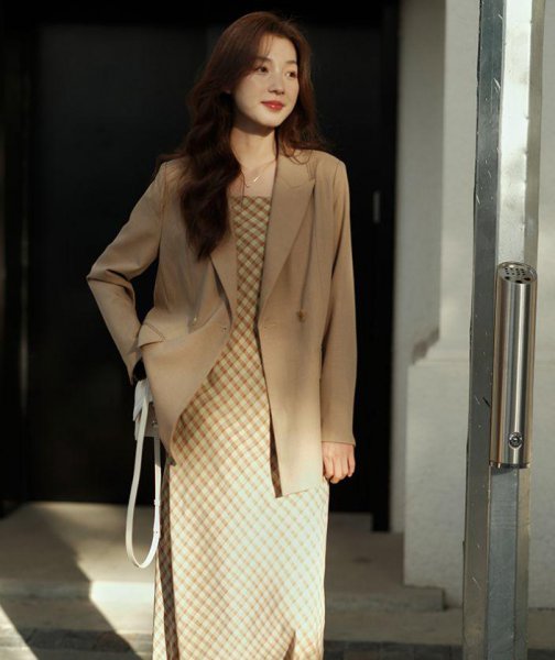 驼色显白还是显黑呢