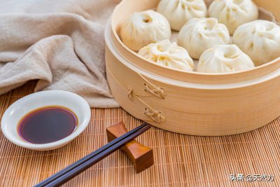 做好的包子可以直接冷冻吗 包子是蒸熟了冷冻还是生着冷冻