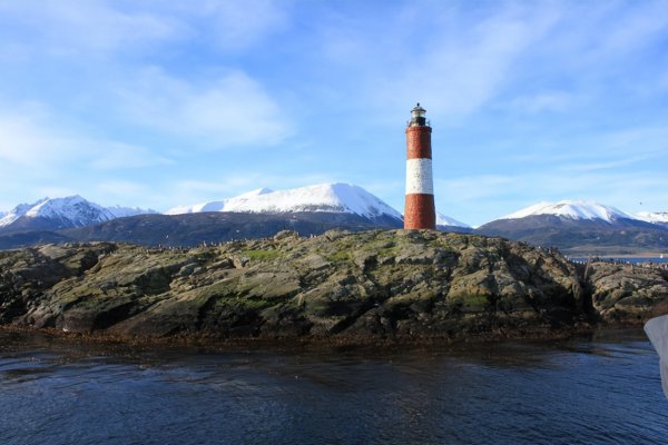 中国离哪个国家最远