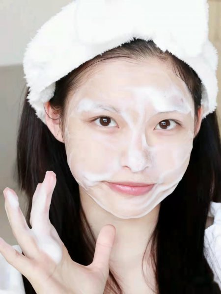 晚上用护肤品对皮肤好还是不好