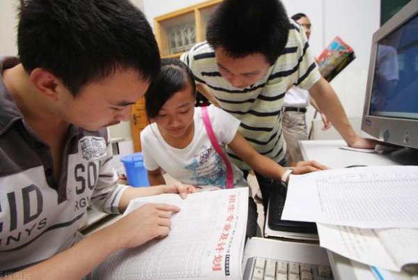 成绩一般的文科生选什么大学