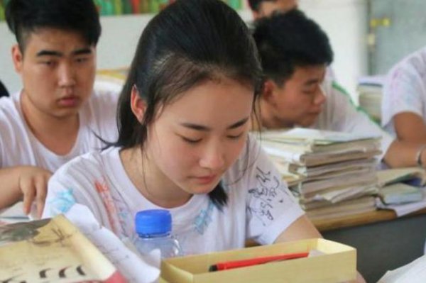 成绩一般的文科生选什么大学