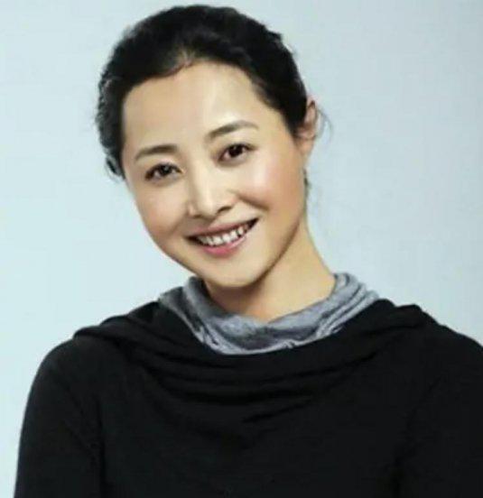 张若昀母亲是否远嫁国外了