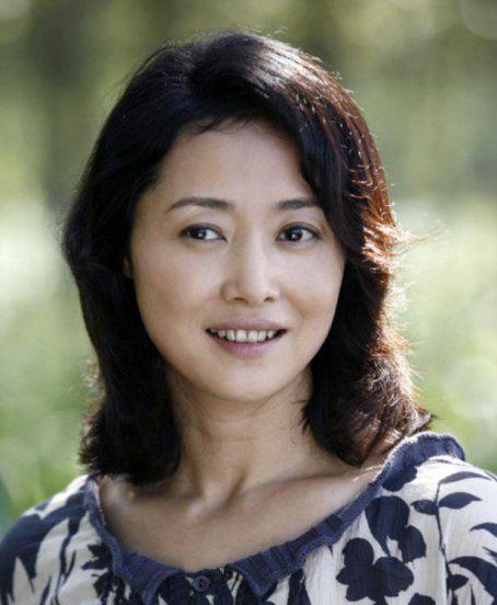 张若昀母亲是否远嫁国外了