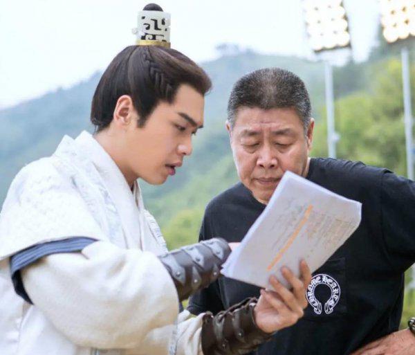 张若昀母亲是否远嫁国外了