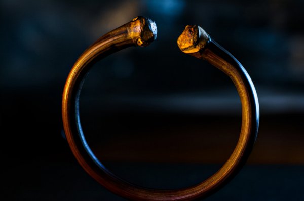 真正的鸡血藤手镯大概多少钱一