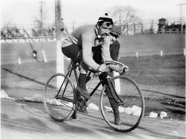 莱特兄弟发明飞机的故事