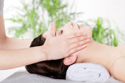 美容师工资一般多少钱一个月 美容院员工收入待遇与提成