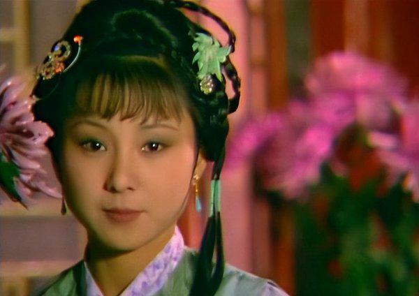 晴雯是谁的丫鬟