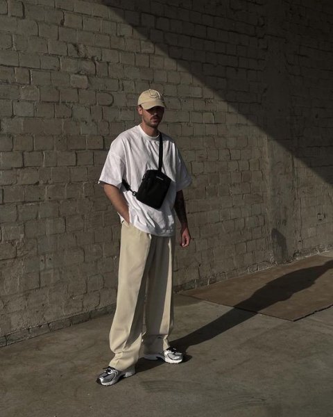 西裤配运动鞋丑爆了