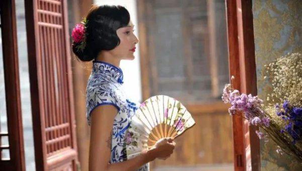 穿旗袍照相什么姿势好看