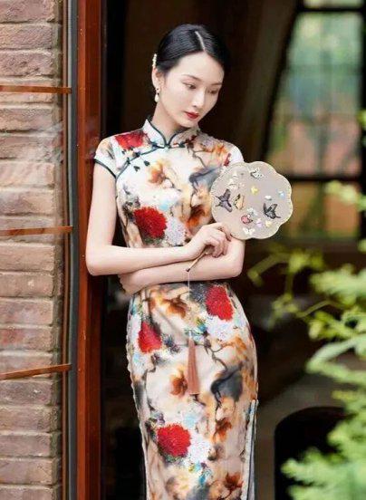 穿旗袍照相什么姿势好看