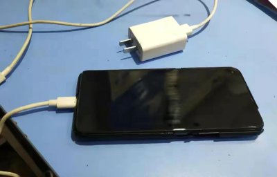 手机充不上电怎么回事该怎么解决 充电器没事却充不进去电