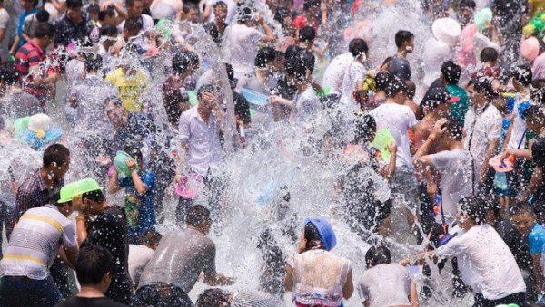 傣族泼水节的习俗有哪些
