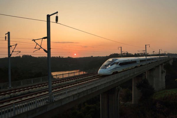 新中国第一条铁路是哪条