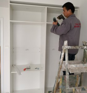 实木颗粒板和实木多层板哪个好 家装衣柜选择什么板材好