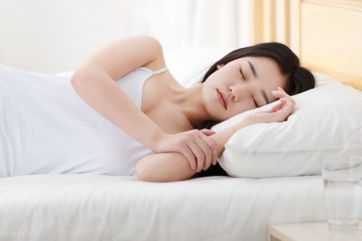 一个男人愿意一晚上抱着你睡说明什么 抱着你睡是什么情况