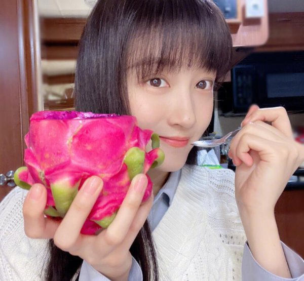 鹿晗关晓彤怎么认识在一起的