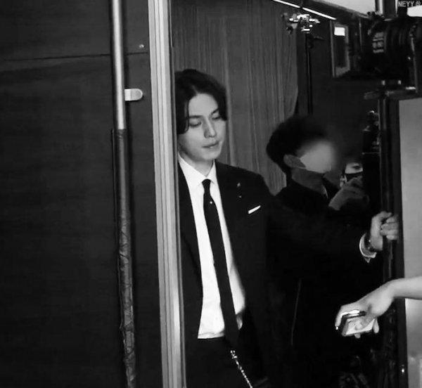 裴秀智李栋旭公开承认恋情