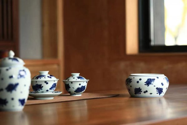 立明堂的瓷绘纹饰怎么样