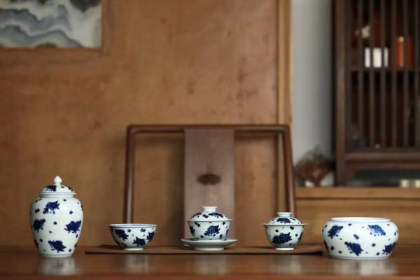 立明堂的瓷绘纹饰怎么样