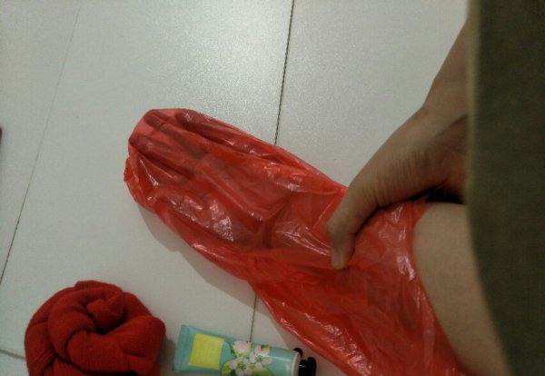 手镯怎么戴上去小窍门