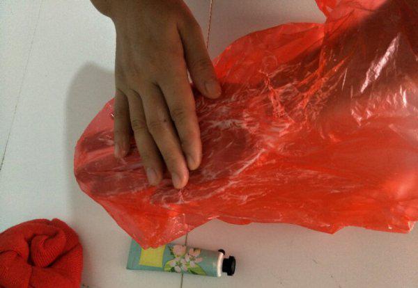 手镯怎么戴上去小窍门