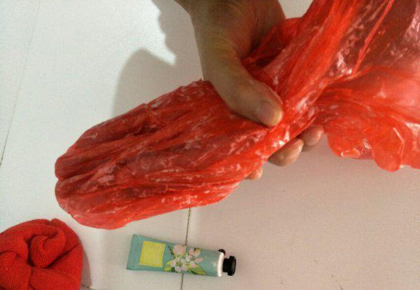 手镯怎么戴上去小窍门