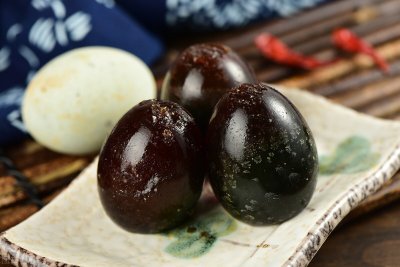 变蛋和皮蛋的区别是什么 变蛋和皮蛋是一种小吃吗