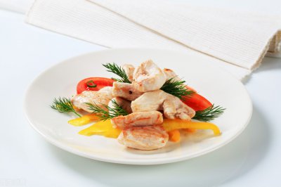 鸡肉煮多久才能熟 水煮鸡胸肉的正确做法以及所需时间