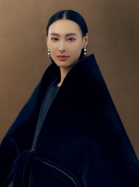 梁洛施李泽楷怎么认识的