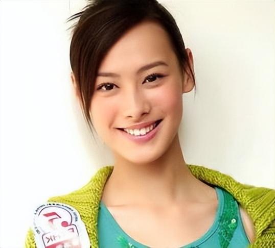 梁洛施李泽楷怎么认识的