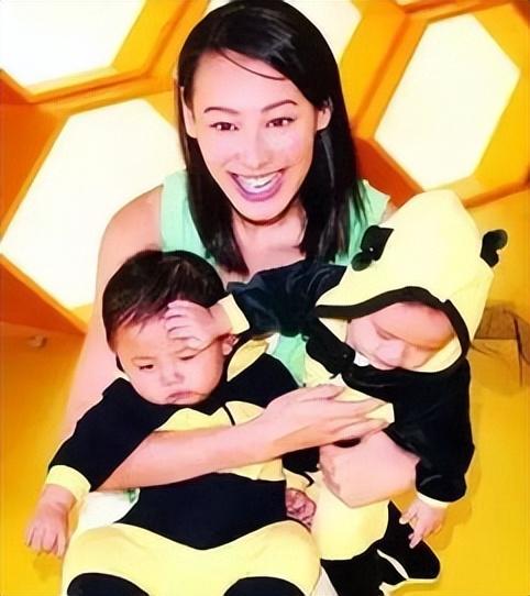 梁洛施李泽楷怎么认识的