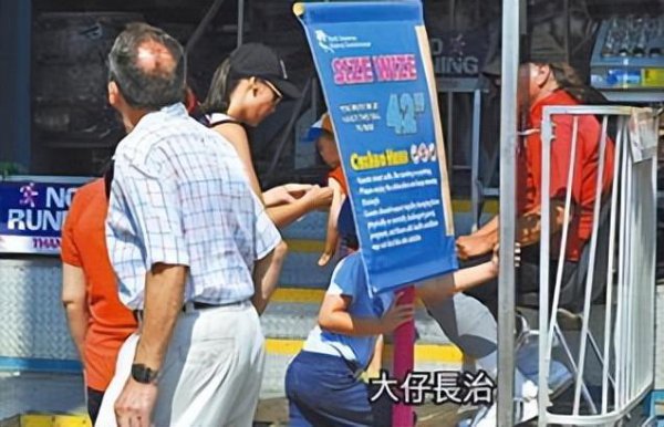 梁洛施李泽楷怎么认识的