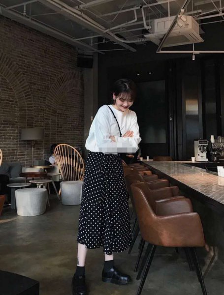 波点裙配什么上衣好看