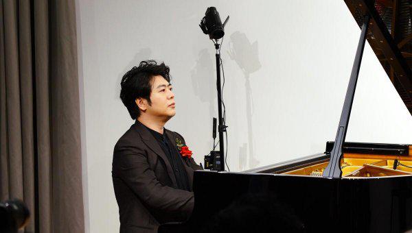 李云迪和朗朗谁的成就更高