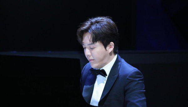 李云迪和朗朗谁的成就更高