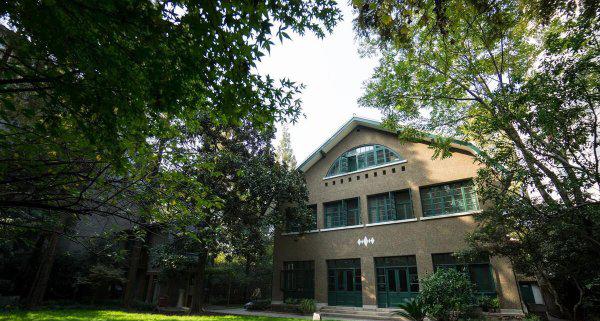 巴金家的主要内容是什么