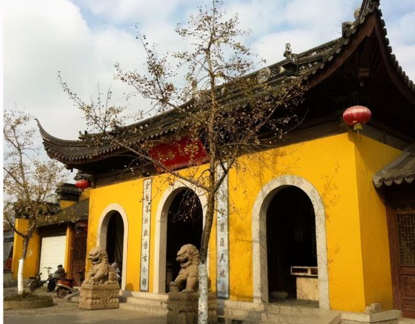 无事不登三宝殿中的三宝指的是什么意思