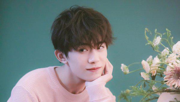 易烊千玺的爸爸是谁