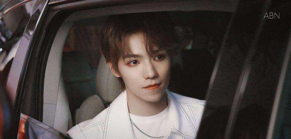 易烊千玺的爸爸是谁