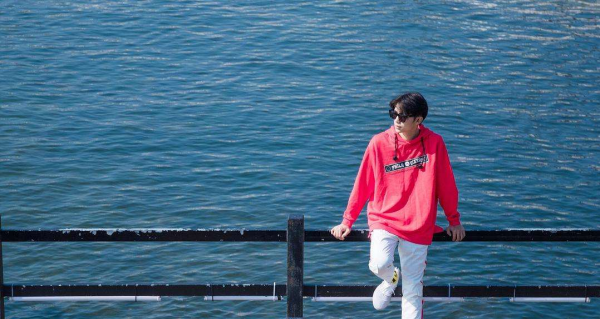 易烊千玺的爸爸是谁