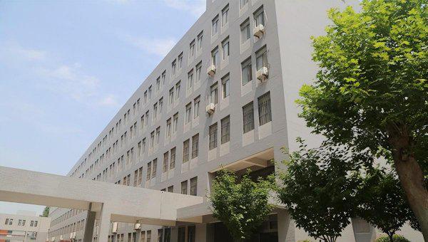 华清大学是哪所大学