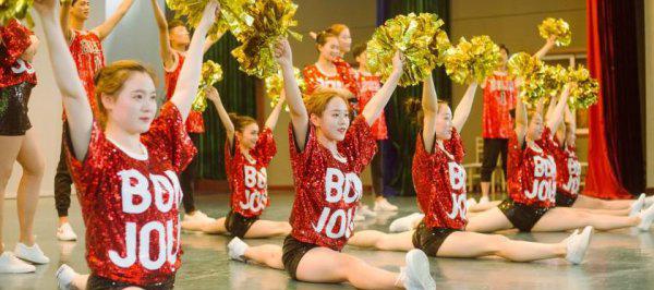 华清大学是哪所大学