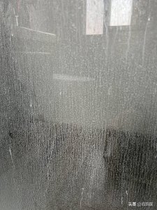 淋浴房玻璃上的水垢怎么去除 淋浴房玻璃清洗小妙招